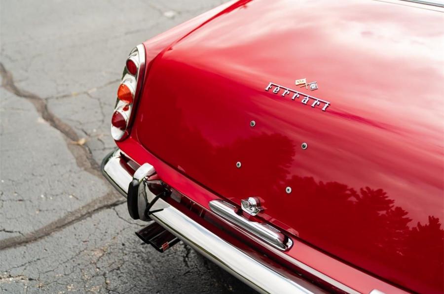 Детали экстерьера Ferrari 250 GT 2+2 Coupe (Series II) 1962 года  (фото 31 из 62)